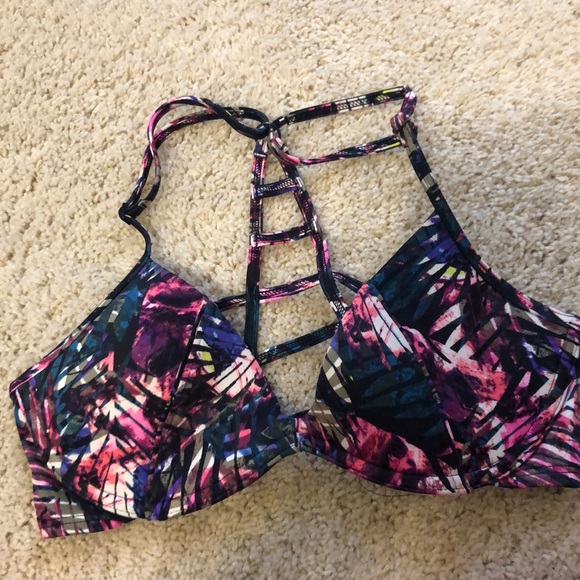 Pink bikini - Picture 3 of 7